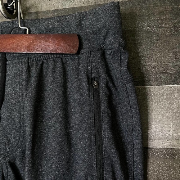 SOLD Lululemon Mens Joggers Medium - Picture 7 of 7